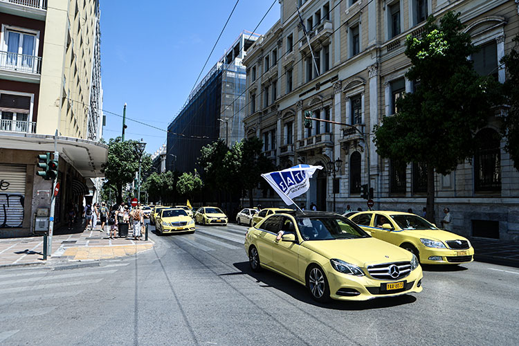 Taksiciler 24 saatliğine kontak kapattı
